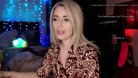 Wolfs Girl online show from June 3, 6:02 pm