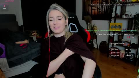 Wolfs Girl online show from March 6, 5:23 pm