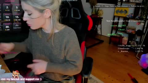 Wolfs Girl online show from December 18, 9:54 pm