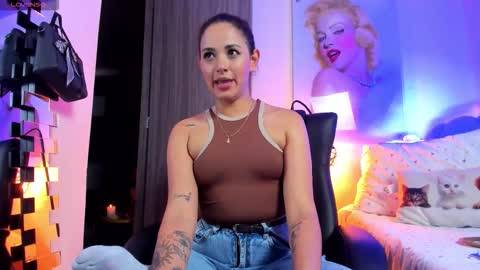 kimmberly_saenz_ online show from January 6, 10:47 pm