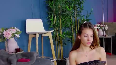 kimmdaviss online show from December 16, 8:20 am