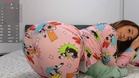 Kimmie online show from April 8, 6:44 pm