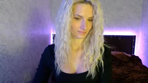 Snapshot of kimmysnowelite chatting on October 21, 4:17 am KimmySnow online show from October 21, 4:17 am