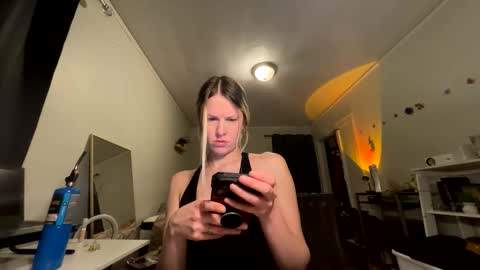 kimmywonderland online show from October 21, 4:50 am