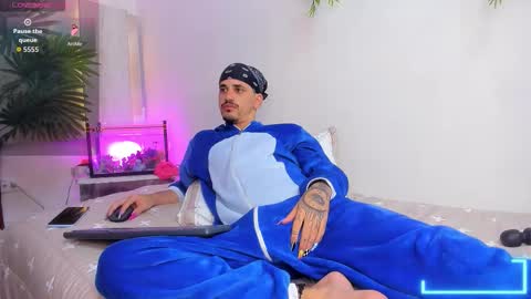 Snapshot of king_voy chatting on October 7, 11:01 pm king voy online show from October 7, 11:01 pm