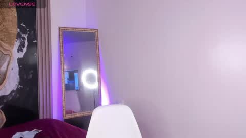  A L E X  online show from May 25, 2:39 am