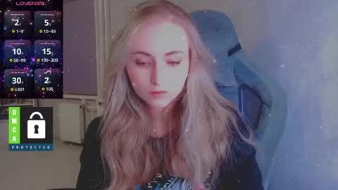 Snapshot of kira_love_sleep chatting on October 9, 3:39 pm you know thumb up me please its important online show from October 9, 3:39 pm