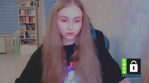 Snapshot of kira_love_sleep chatting on December 2, 4:26 pm you know thumb up me please its important online show from December 2, 4:26 pm