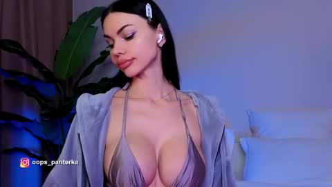 Kira and friends online show from March 26, 1:27 pm