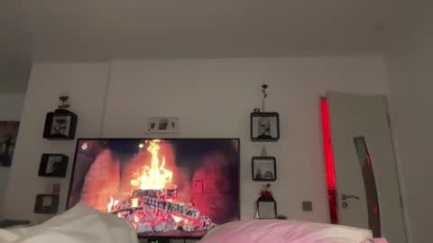 KiraDivine online show from December 4, 3:22 pm