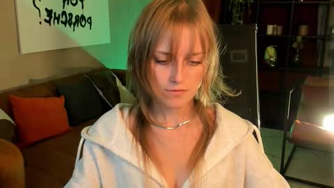 Kira online show from September 9, 8:20 pm