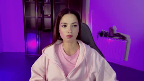 kiravair online show from December 3, 1:23 pm