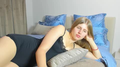 Kira online show from October 28, 7:48 pm