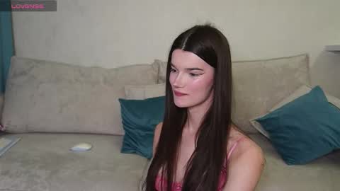 Kisa  20SALE online show from November 4, 6:59 am