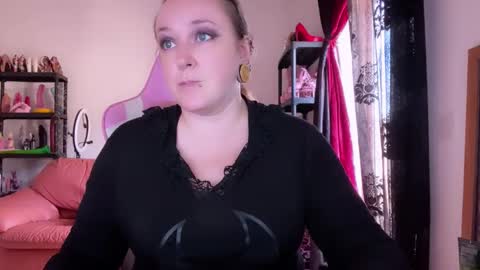 kissica online show from November 11, 2:30 pm