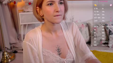 Snapshot of kisskiss_muah chatting on December 13, 8:04 pm Kate  online show from December 13, 8:04 pm