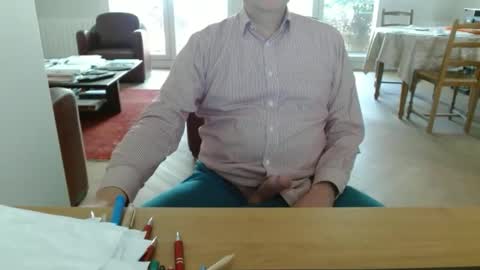 kisslog1 online show from April 25, 9:00 am