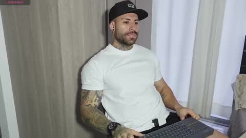 kite__ online show from January 12, 11:01 pm