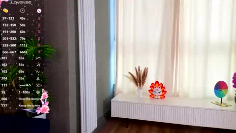 The sexy fox Kitsune online show from February 25, 7:45 am