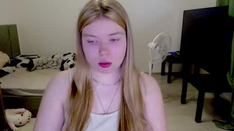 Jennyblonde and Emmabrunette online show from March 1, 1:48 pm