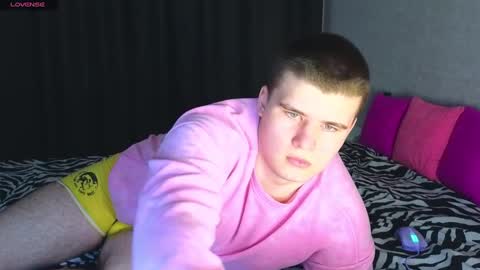 Snapshot of kittenmur chatting on March 12, 3:51 pm Vlad online show from March 12, 3:51 pm