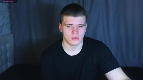 Snapshot of kittenmur chatting on December 3, 7:38 am Vlad online show from December 3, 7:38 am