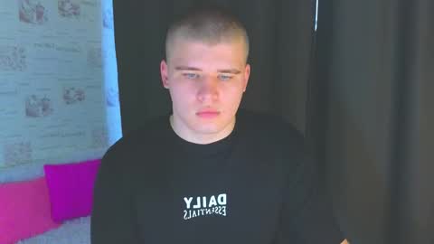 Snapshot of kittenmur chatting on October 4, 1:03 am Vlad online show from October 4, 1:03 am