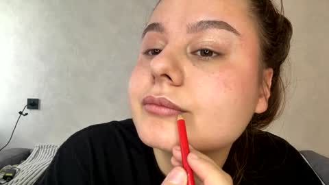 Ellaiza online show from April 30, 8:30 am