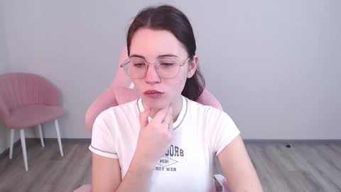 Snapshot of kitty_boy246 chatting on October 22, 5:21 am Andrew online show from October 22, 5:21 am