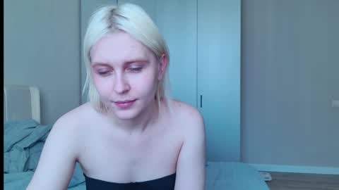 Snapshot of kitty_dora chatting on September 19, 5:22 am Evelyn online show from September 19, 5:22 am