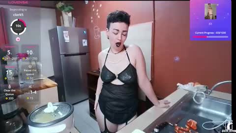 kitty_fitty29 online show from May 13, 11:03 pm