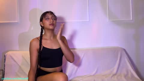 Kitty black hair 19 years Isa red hair18 years John 21 years online show from October 8, 3:24 am