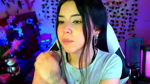 Kittyuwu  online show from November 12, 7:27 pm