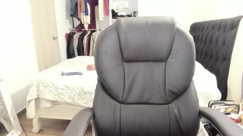 kittywantslove23 online show from January 12, 12:50 am