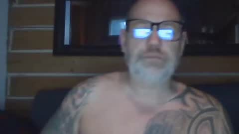 kiwiboy09 online show from April 2, 11:00 pm