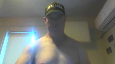 kiwiguy19773 online show from December 27, 6:14 am