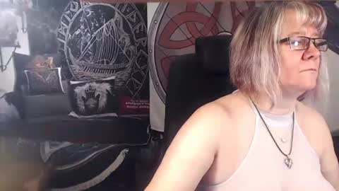 Michelle online show from November 17, 7:44 am