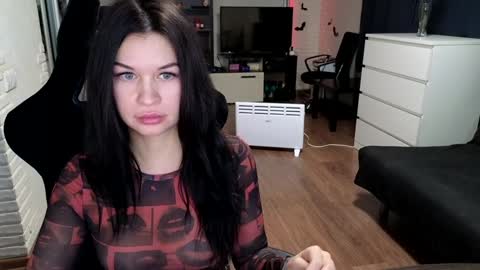 Snapshot of kleoxxx chatting on December 1, 8:44 pm Alisa.         online show from December 1, 8:44 pm