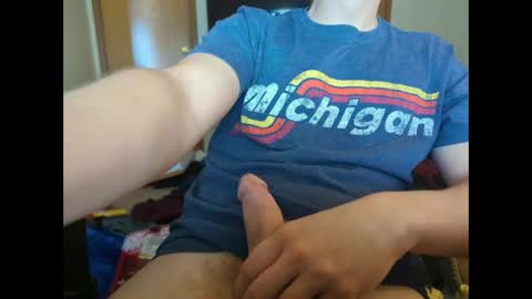 kniloc online show from June 4, 10:05 pm