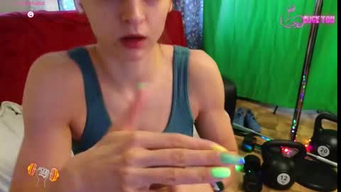 Gal online show from March 18, 8:42 am