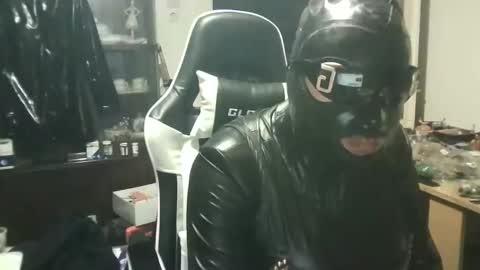 LatexPeti online show from April 12, 5:50 pm