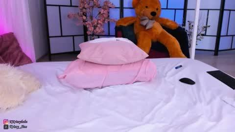 Snapshot of krissysins chatting on October 14, 7:44 am Christina online show from October 14, 7:44 am