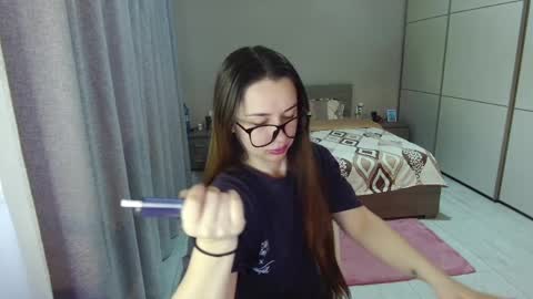 twitter    Annemarye 23 online show from April 2, 5:15 am