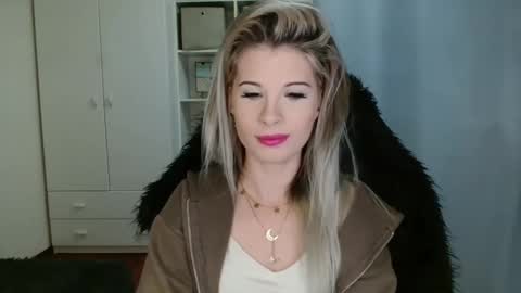 KristineAmore online show from November 5, 7:10 am