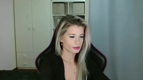 KristineAmore online show from December 3, 8:15 am