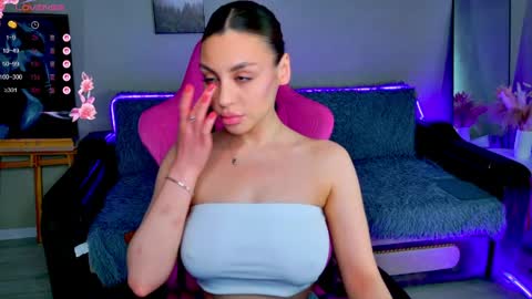 kristy_dolly online show from April 5, 5:37 am