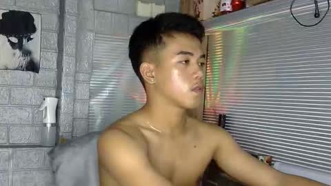 kritthanarkorn online show from February 2, 3:09 pm