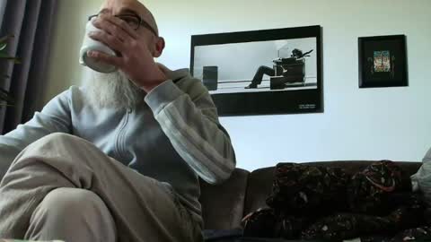 krummersaebel online show from April 18, 10:06 am