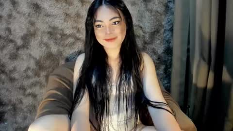 Snapshot of krystal_angel chatting on February 10, 12:41 am krystal_angel online show from February 10, 12:41 am