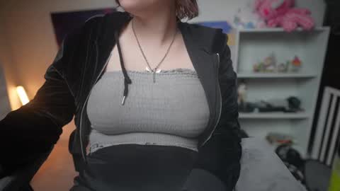 Snapshot of krystalsyxx chatting on March 4, 2:17 am Krystal Syx online show from March 4, 2:17 am